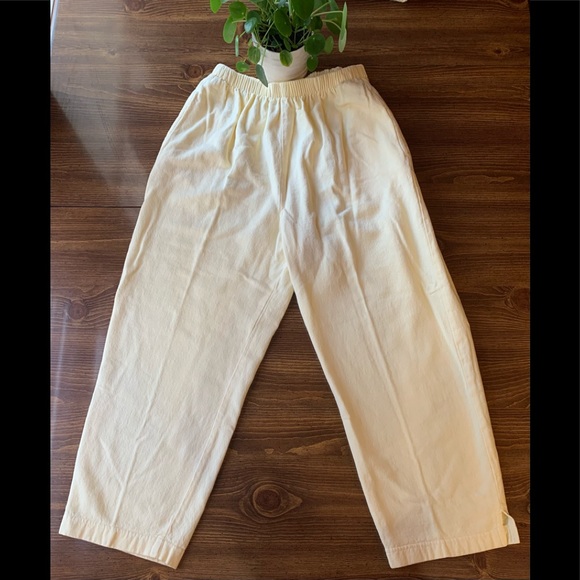 Lot Of Women's Size Medium Tops & Capri Pants - Picture 7 of 9